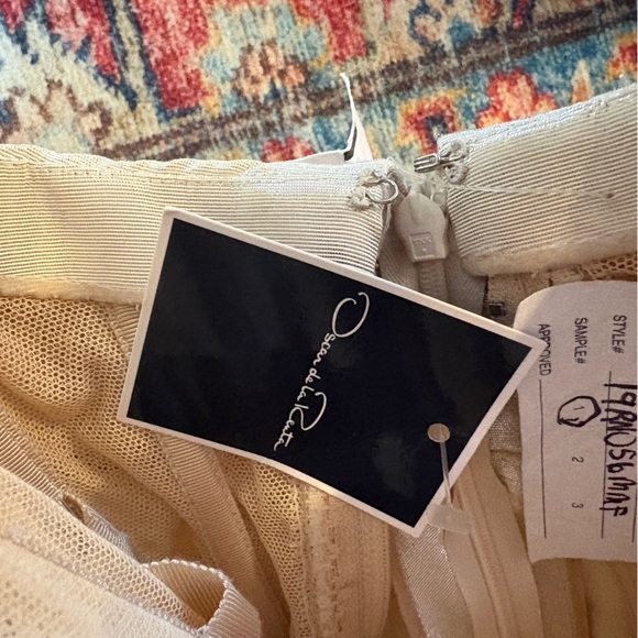 Oscar de la Renta Gown - Picture 10 of 10